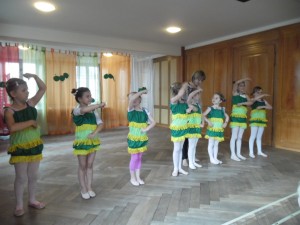 Spielerisches Tanzen im Familienzentrum, Mai 2015