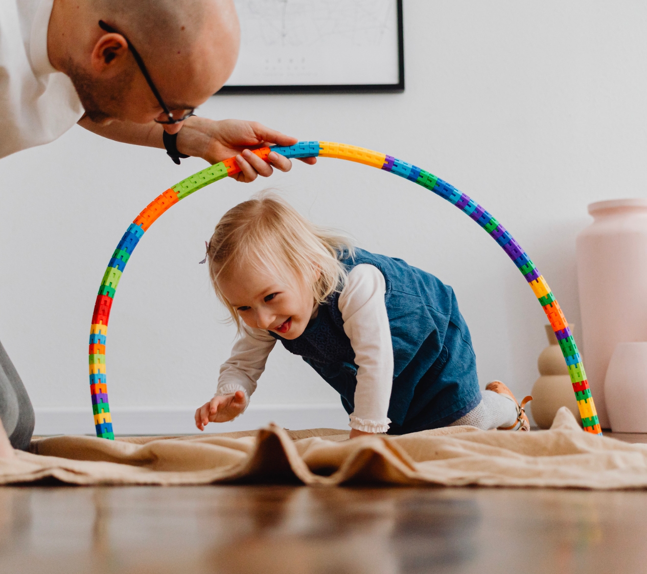 <em>Spiel &amp; Spass für Väter und Kinder</em>

Ein Treffpunkt für Väter mit ihren Kindern in einem lockeren und unverbindlichen Rahmen. Im Mittelpunkt dieses Treffs steht das Spielen, der Erfahrungsaustausch, Kontakte knüpfen, geselliges Zusammensein und wertvolle Gespräche.

Das Angebot ist kostenlos. Eine Anmeldung ist nicht erforderlich.

Getränke und Snacks sind vorhanden und werden zum Selbstkostenpreis angeboten.

<a href="https://familienzentrum-bezirk-affoltern.ch/wp-content/uploads/2025/01/Vater_Kind_Treff_2025_A4.pdf" target="_blank" rel="noopener">Flyer herunterladen</a>

<img class="alignnone size-medium wp-image-24121" src="https://familienzentrum-bezirk-affoltern.ch/wp-content/uploads/2023/02/VaKi-Treff-297x300.png" alt="VaKi-Treff" width="297" height="300" />