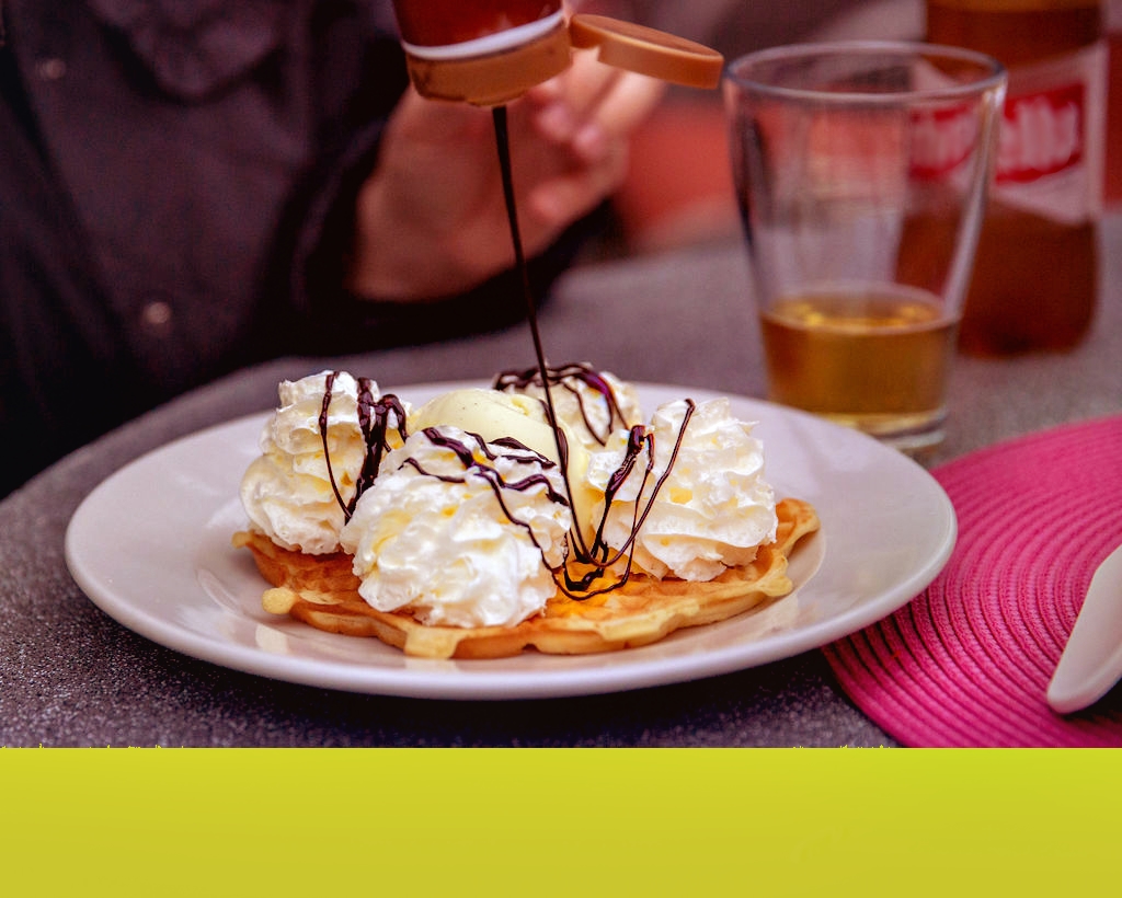 Es duftet wieder nach frischen Waffeln im Kafi Lollipop!

Das Familienzentrum öffnet an zwei Mittwochnachmittagen in den Sportferien seine Türen für alle kleinen und grossen
Waffelfans. Frische Waffeln zum Zvieri und einen heissen Apfelpunsch oder grossen Cappuccino dazu? Das klingt doch nach einem guten Ferienprogramm. Die Waffeln können mit bunten Streusseln, Schokocreme oder mit süssen Früchten selbst dekoriert werden.

Komm zu uns und lass die kühlen Temperaturen draussen!

<img class="alignnone size-medium wp-image-29949" src="https://familienzentrum-bezirk-affoltern.ch/wp-content/uploads/2024/08/Waffelspass-2024-Herbstferien-300x231.png" alt="Waffelspass 2024 Herbstferien" width="300" height="231" />

<a href="https://familienzentrum-bezirk-affoltern.ch/wp-content/uploads/2025/01/Flyer_Waffelspass_Sportferien_2025.pdf" target="_blank" rel="noopener">Flyer herunterladen</a>